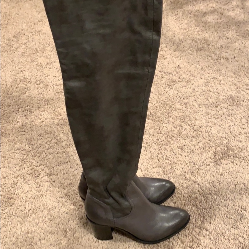 Boots - Picture 4 of 5